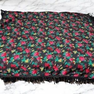 VTG Cottagecore Black Red Roses Cotton Tablecloth 33”x34” Shabby Chic Farmhouse